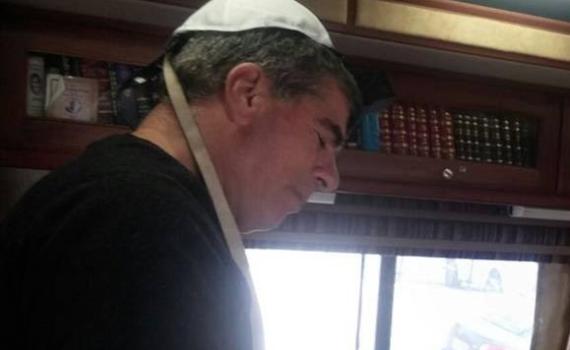 אחרי הזיכוי: גבי אשכנזי הניח תפילין בטנק חב"ד