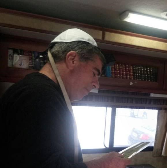 אחרי הזיכוי: גבי אשכנזי הניח תפילין בטנק חב"ד