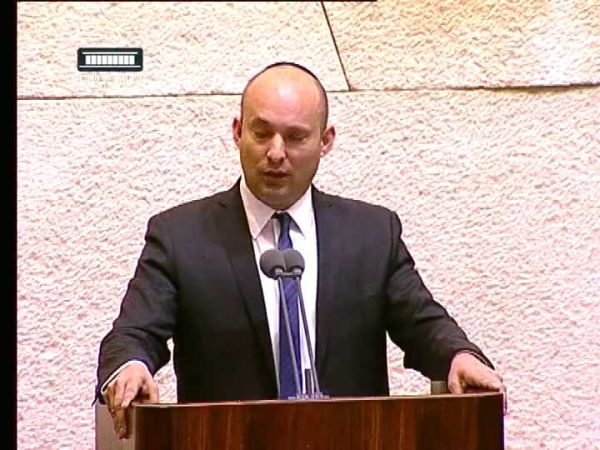 בנט לסתיו שפיר: את צעירה, למה את צווחת?