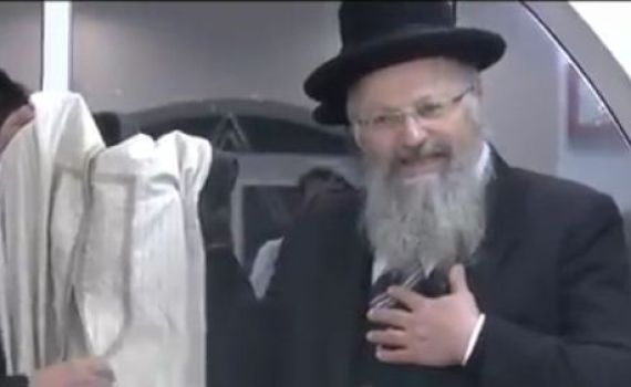 מדהים: סיפור הגלימה של הבבא סאלי; צפו