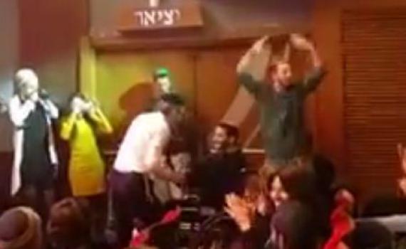 מרגש: רועי קפאח רוקד עם אברהם פריד; צפו