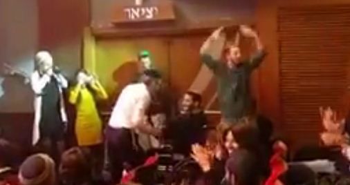 מרגש: רועי קפאח רוקד עם אברהם פריד; צפו