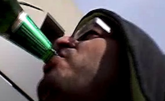 צפו. שותה ומעשן חשיש: סרטוני הסלפי של המחבל