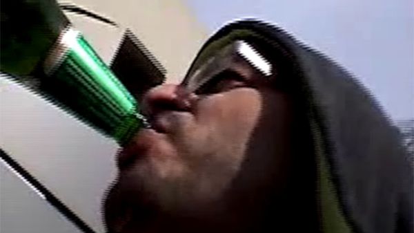 צפו. שותה ומעשן חשיש: סרטוני הסלפי של המחבל