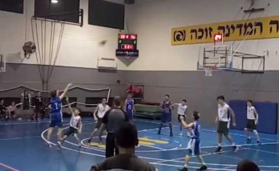 צפו: ילדי השומרון מנצחים בסל עם הבאזר