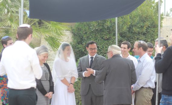 מרגש: החתונה הועברה מג'יברלטר למכון 'צומת'