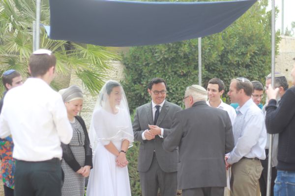מרגש: החתונה הועברה מג'יברלטר למכון 'צומת'