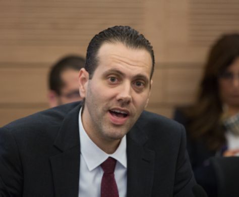 מחוקק חוק השבת מגלה מדוע אינו חובש כיפה