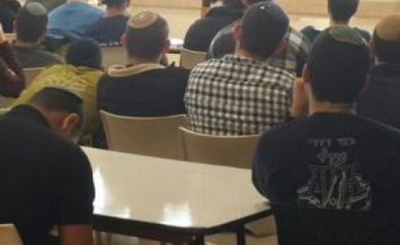 "הרמה הדתית של בני"ש גבוהה משל מכיניסט"