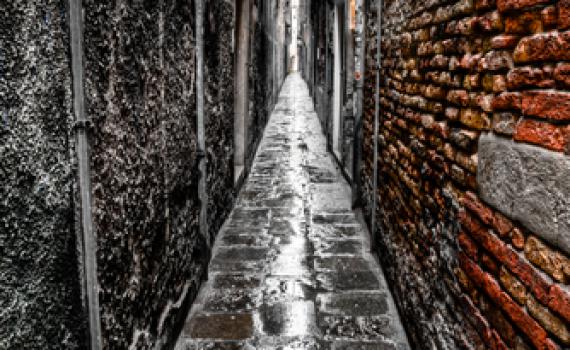 "שמות" בראי הזוגיות: לבחור בין היצירה למיצר