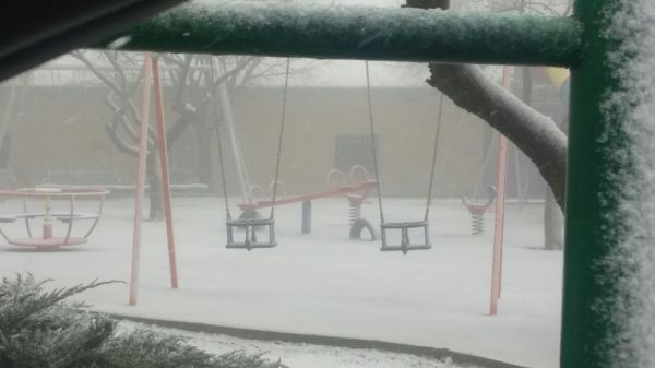 שלג החל לרדת בירושלים; גוש עציון צבוע בלבן