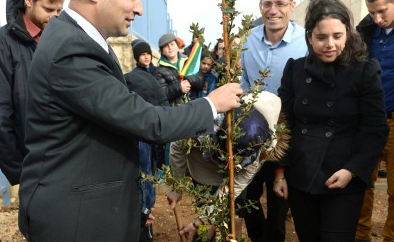 נוטעים בתקוע: התשובה לטרור היא צמיחה