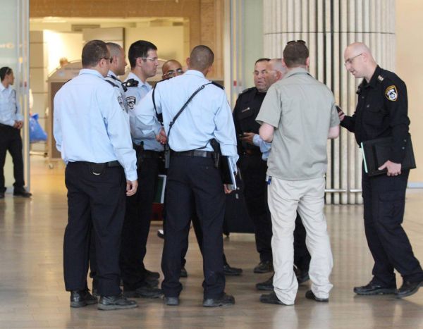 איש שמאל שכיכב בתחקיר ניסה להמלט מהארץ