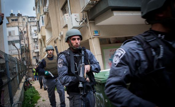 לפיד: לאסוף את הנשק הלא-חוקי במגזר הערבי