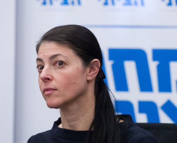 מרב מיכאלי: להיאבק נגד הסרת הכיפה בצרפת. צפו