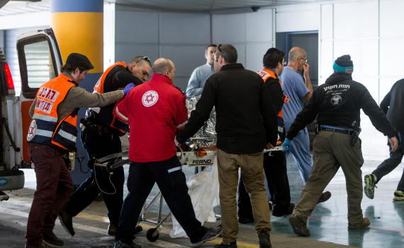 חני שאלה "איך אפשר לעזור", המחבל שלף סכין