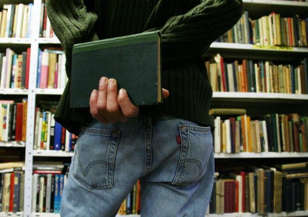 מנהל בעמותת סיוע פוטר בעקבות פרשה מינית