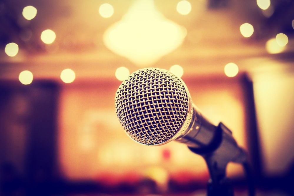 שו"ת: האם מותר להציב רמקולים בבית המקדש?