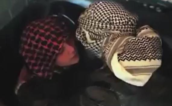 צפו: מוסלמי שולח את בנו להתפוצץ למען דאעש