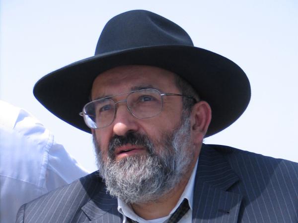 הרב אליהו זייני תוקף: 'מוגלת הגזענות נוזלת מפיו'