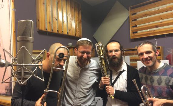 חסדי השם: יצחק מאיר מצטרף לשיר עם שטיסל