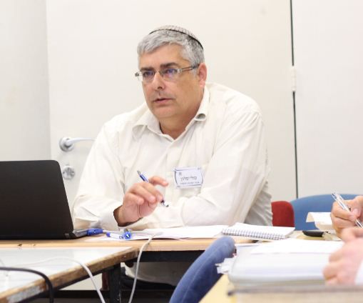 "הרב נריה ירה חיצים ואז סימן את המטרה"