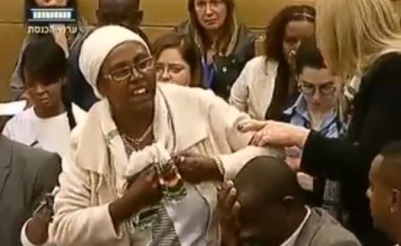 "תסתמי את הפה. הלב שלי נשרף"; צפו במהומה