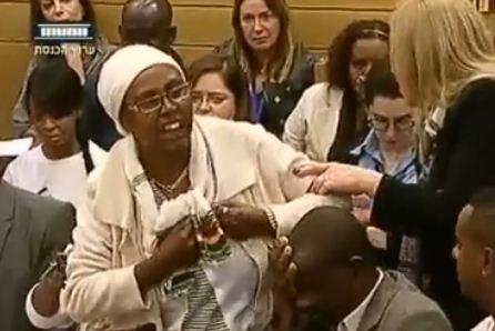 "תסתמי את הפה. הלב שלי נשרף"; צפו במהומה