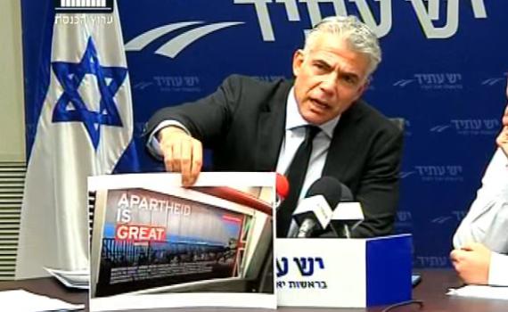 מי הסיר את השלטים? לפיד נגד נתניהו