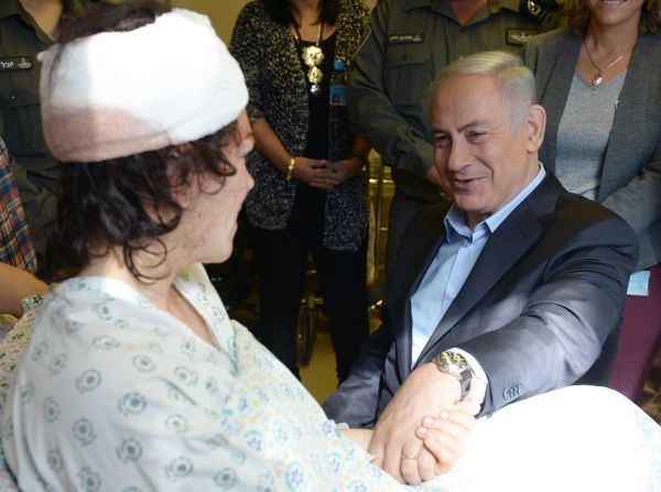 נתניהו לפצועה: "התגובה שלכם מנעה אסון עצום"