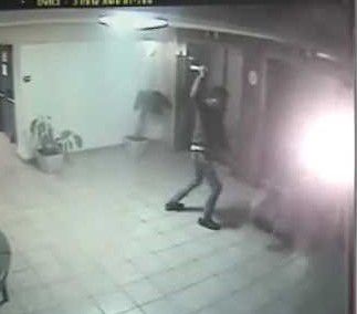 המחבל הכיר את צביקה וניסה לרצוח אותו בגרזן. צפו