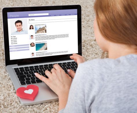 תופעה: אמהות רושמות את ילדיהן לאתרי הכרויות