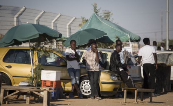 דיון סוער בכנסת: תעבירו מסתננים לקיסריה ולקיבוץ