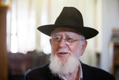 "אין להביא ראיה מהדין שמציין הרב טאו בחוברת"