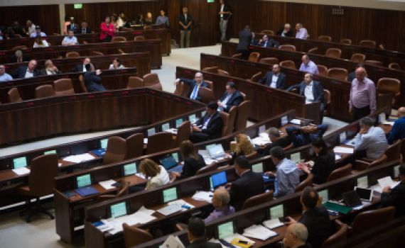 הכל נשאר במשפחה: העוזר של הח"כ – הבן שלו