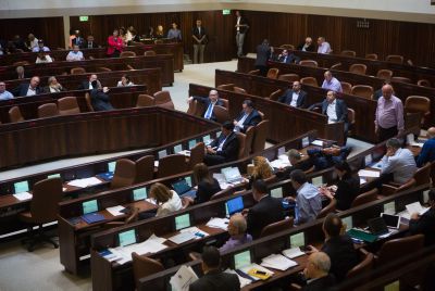 הכל נשאר במשפחה: העוזר של הח"כ – הבן שלו