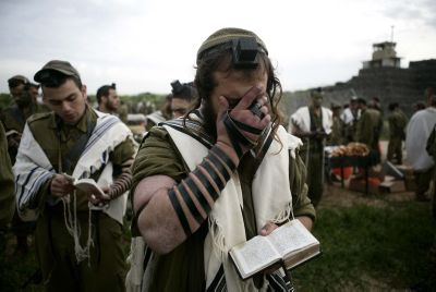 מפקד הצטלב מול ארון הקודש והודח