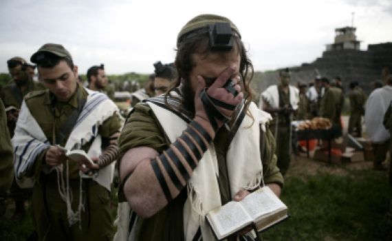 מפקד הצטלב מול ארון הקודש והודח