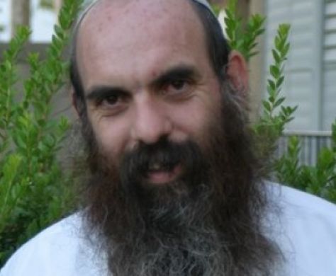 "לך לקברו של הרב שפירא ותגיד לו 'הדרת נשים'"