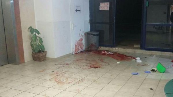 פצוע אנוש מתקיפת גרזן בקניון מעלה אדומים