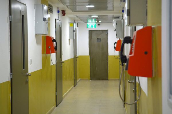 כך נראה האגף בו שוהה אהוד אולמרט; צפו בתיעוד