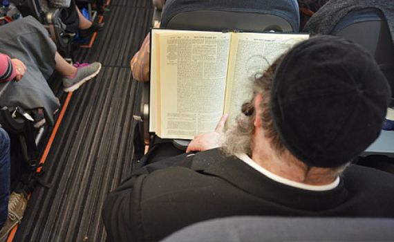 התפרעו בטיסה כי הסרט "היה לא צנוע"