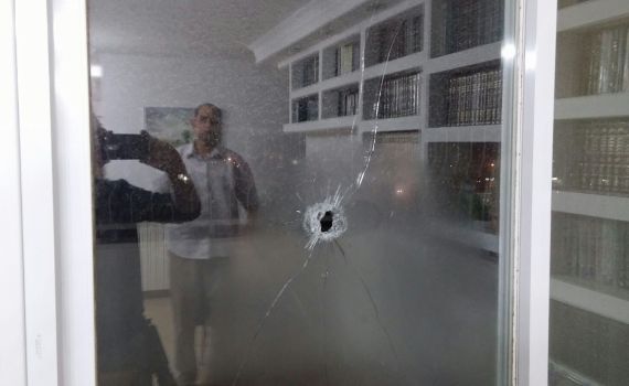 פיגוע ירי בבית אל: הקליעים חדרו לבית