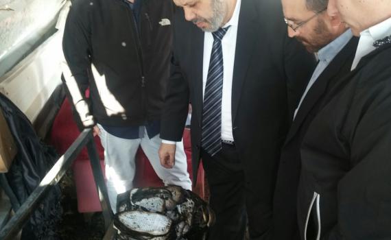 שר הדתות בבית הכנסת השרוף: "נבנה בית כנסת קבע"