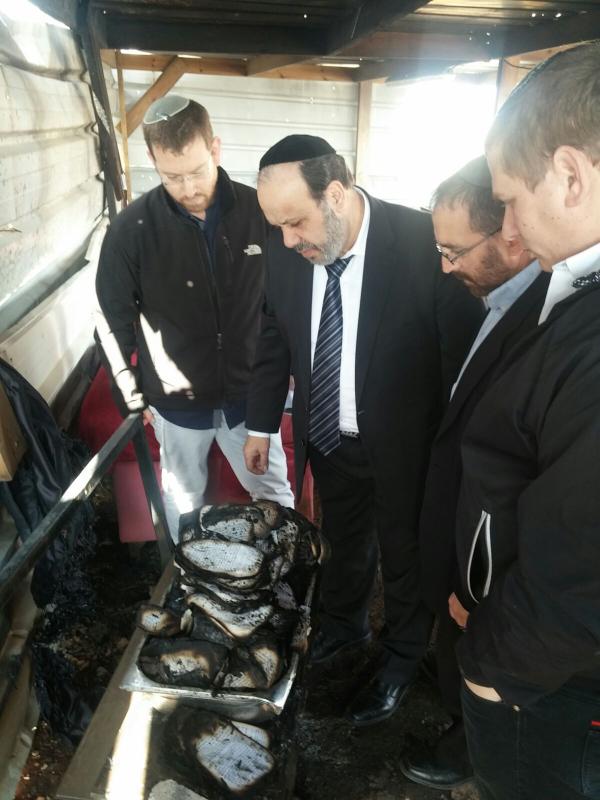 שר הדתות בבית הכנסת השרוף: "נבנה בית כנסת קבע"