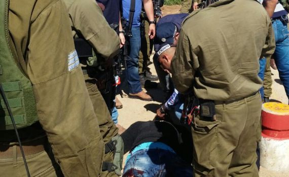 פיגוע דקירה בצומת הגוש; פצוע אנוש מירי כוחותינו