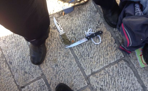 השוטרים הבחינו במחבלת מסתירה סכין ופעלו