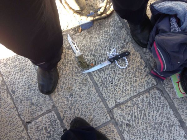 השוטרים הבחינו במחבלת מסתירה סכין ופעלו