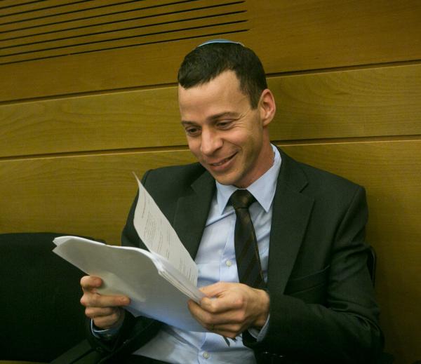 עמית סגל במתקפה על ערוץ 20: "ערוץ פח"