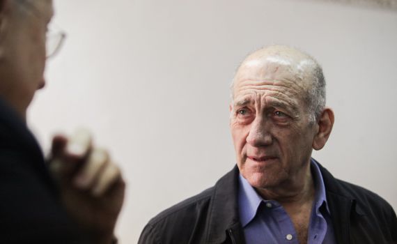 השופט נזף בפרקליטות: למה עונש חופף לאולמרט